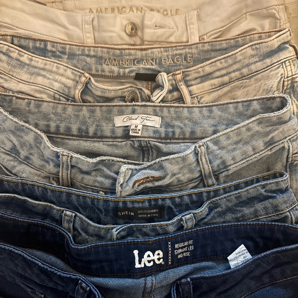 FIVE PAIRS OF JEANS STACK